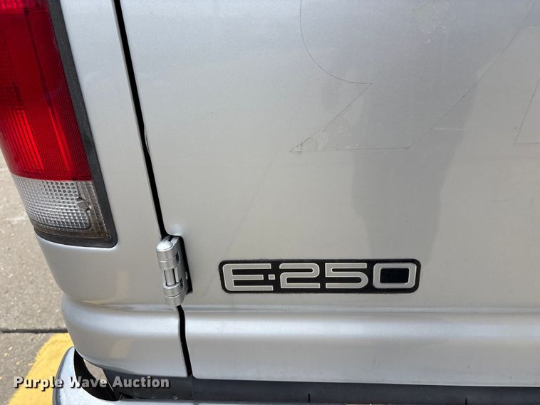 image for item FH6112 2000 Ford E250 van