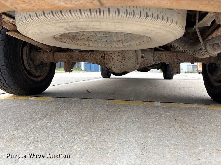 image for item FH6112 2000 Ford E250 van