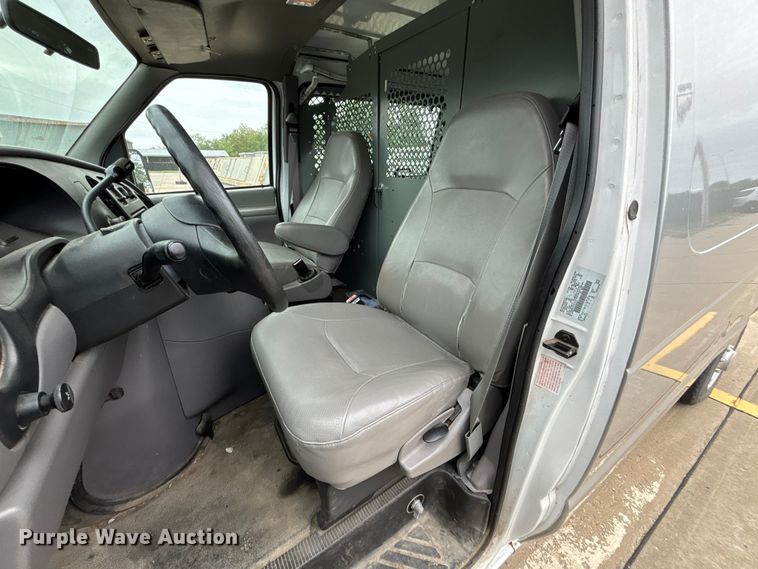 image for item FH6112 2000 Ford E250 van