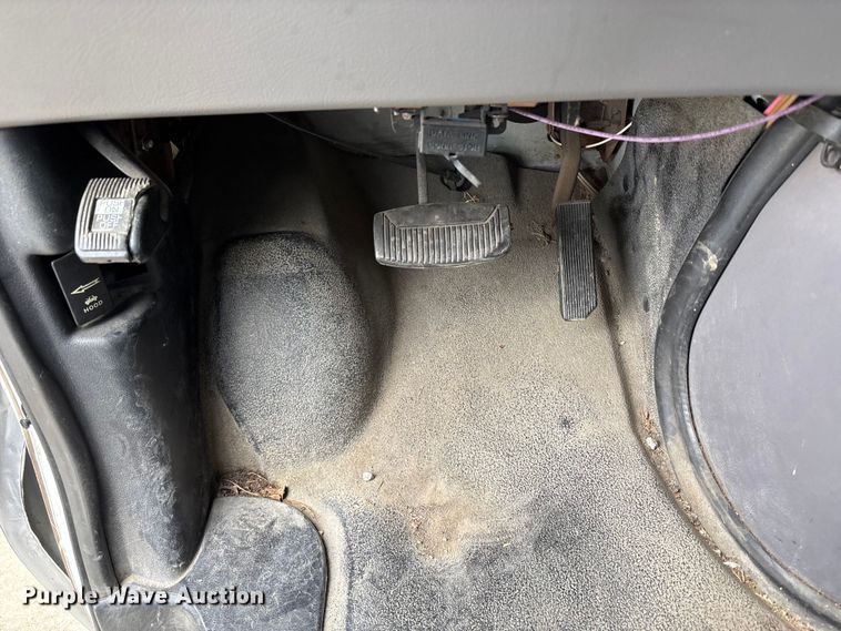 image for item FH6112 2000 Ford E250 van