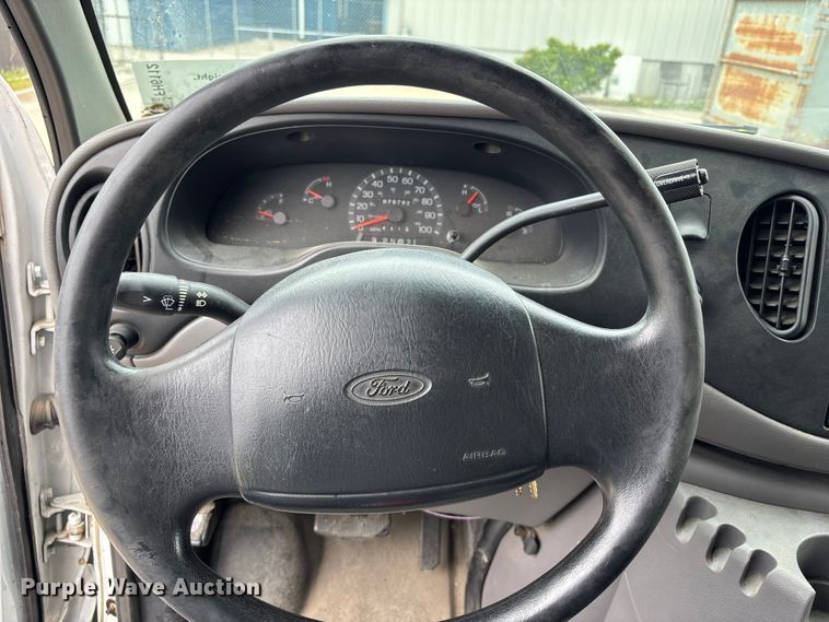 image for item FH6112 2000 Ford E250 van