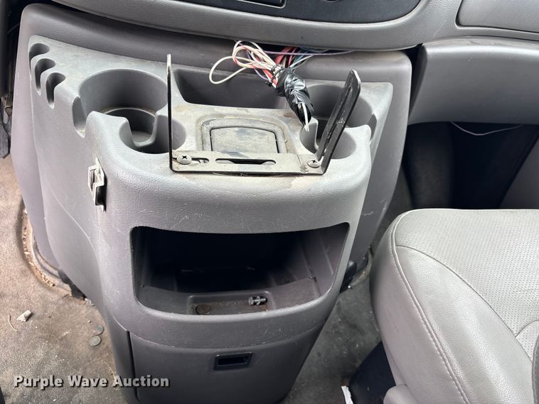 image for item FH6112 2000 Ford E250 van