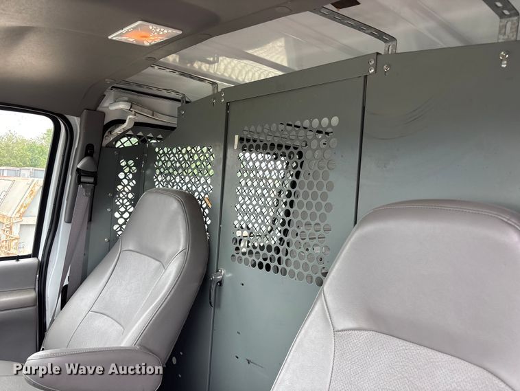 image for item FH6112 2000 Ford E250 van