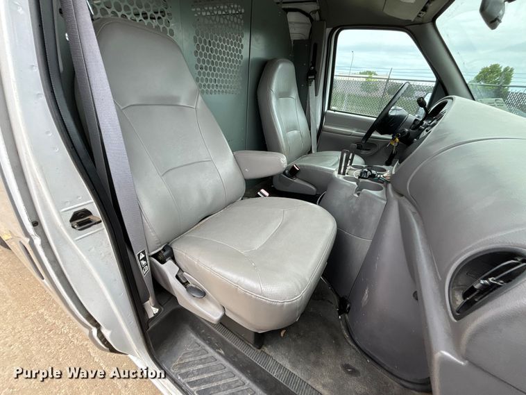 image for item FH6112 2000 Ford E250 van