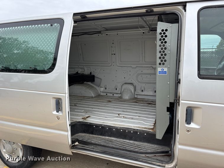 image for item FH6112 2000 Ford E250 van