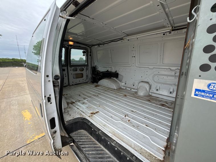 image for item FH6112 2000 Ford E250 van