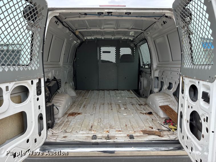 image for item FH6112 2000 Ford E250 van