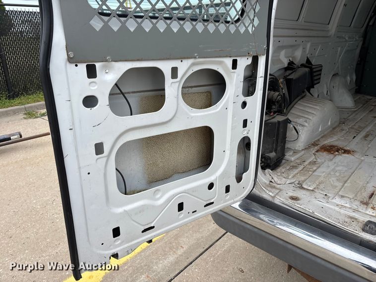 image for item FH6112 2000 Ford E250 van