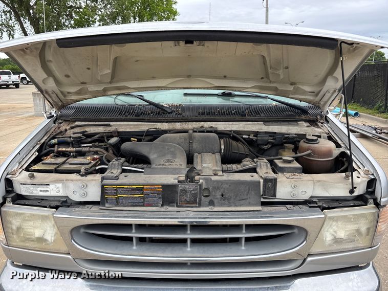image for item FH6112 2000 Ford E250 van