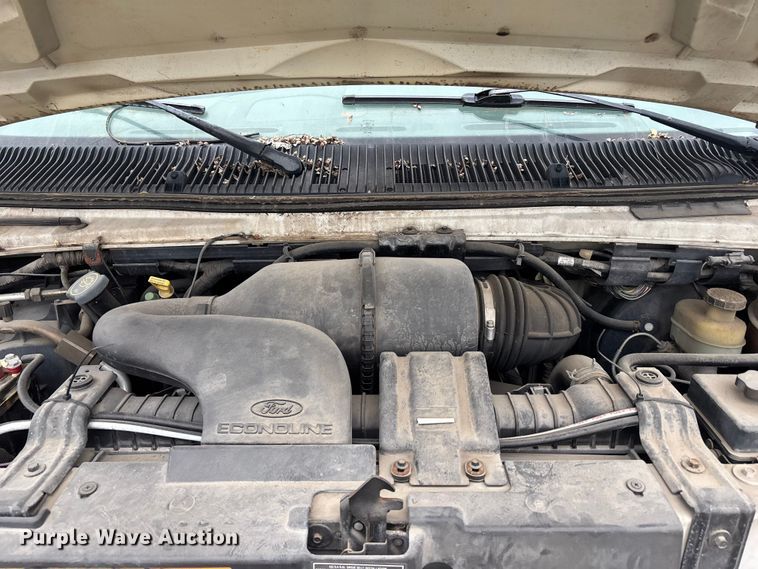 image for item FH6112 2000 Ford E250 van