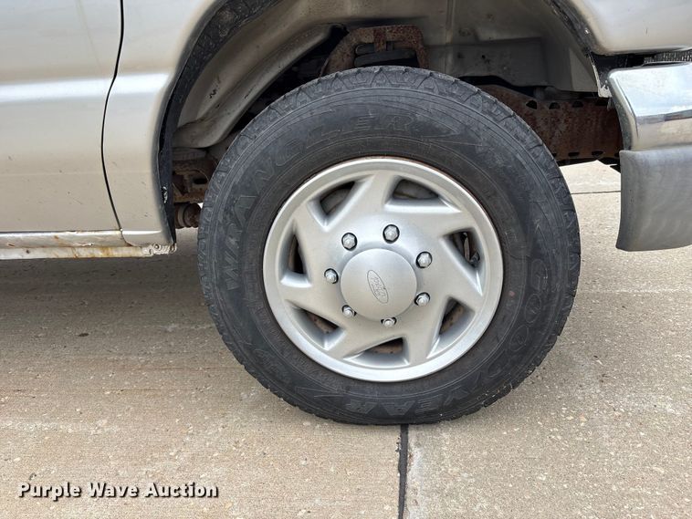image for item FH6112 2000 Ford E250 van