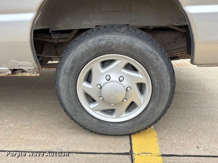 image for item FH6112 2000 Ford E250 van