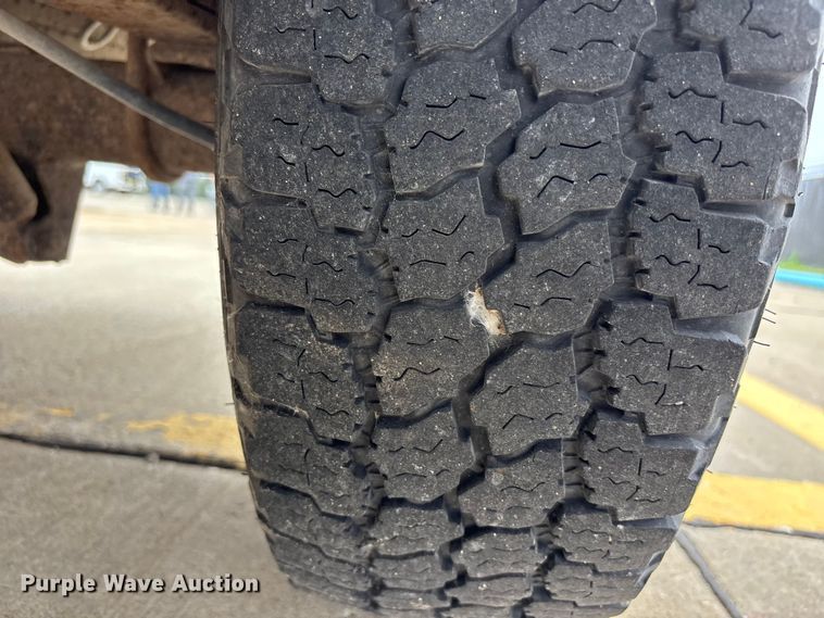 image for item FH6112 2000 Ford E250 van
