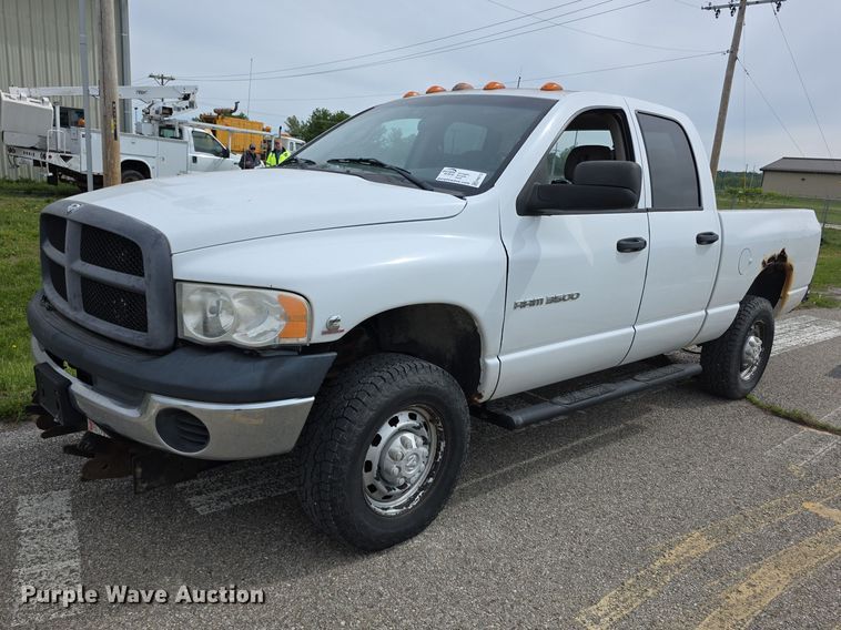 image for item FH6113 2005 Dodge Ram 3500 Ext. Cab pickup truck