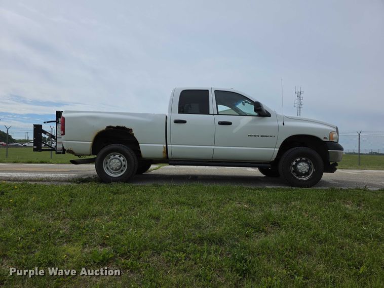 image for item FH6113 2005 Dodge Ram 3500 Ext. Cab pickup truck