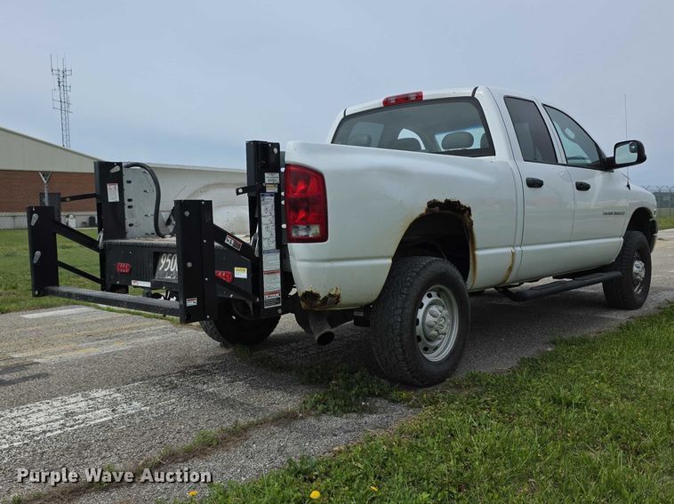 image for item FH6113 2005 Dodge Ram 3500 Ext. Cab pickup truck