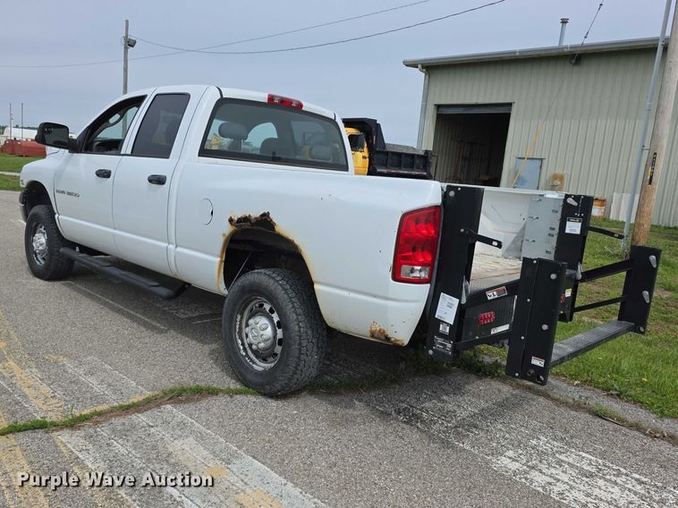 image for item FH6113 2005 Dodge Ram 3500 Ext. Cab pickup truck