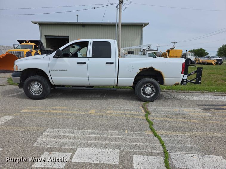 image for item FH6113 2005 Dodge Ram 3500 Ext. Cab pickup truck