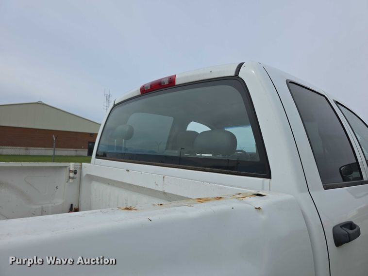 image for item FH6113 2005 Dodge Ram 3500 Ext. Cab pickup truck