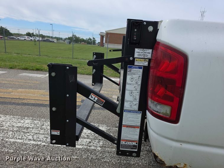 image for item FH6113 2005 Dodge Ram 3500 Ext. Cab pickup truck