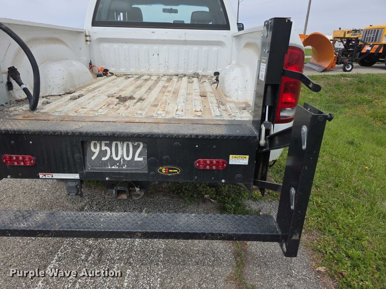 image for item FH6113 2005 Dodge Ram 3500 Ext. Cab pickup truck