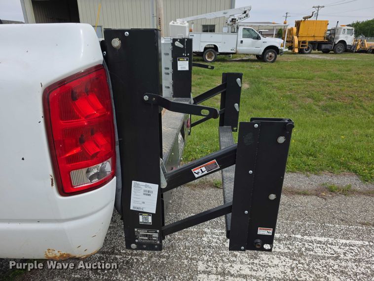 image for item FH6113 2005 Dodge Ram 3500 Ext. Cab pickup truck