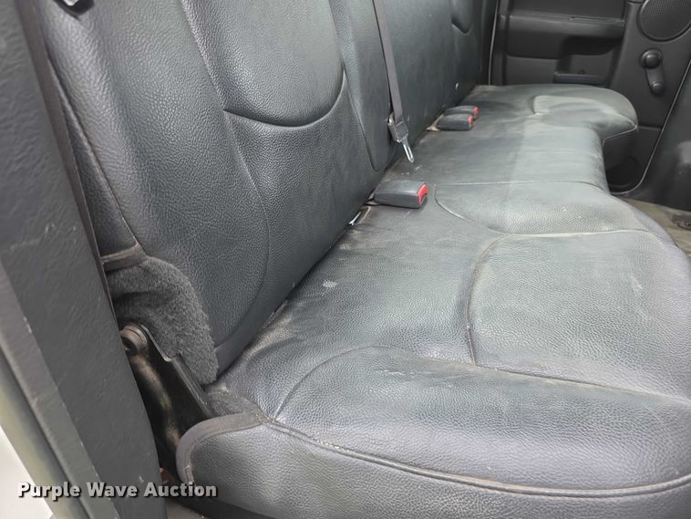 image for item FH6113 2005 Dodge Ram 3500 Ext. Cab pickup truck