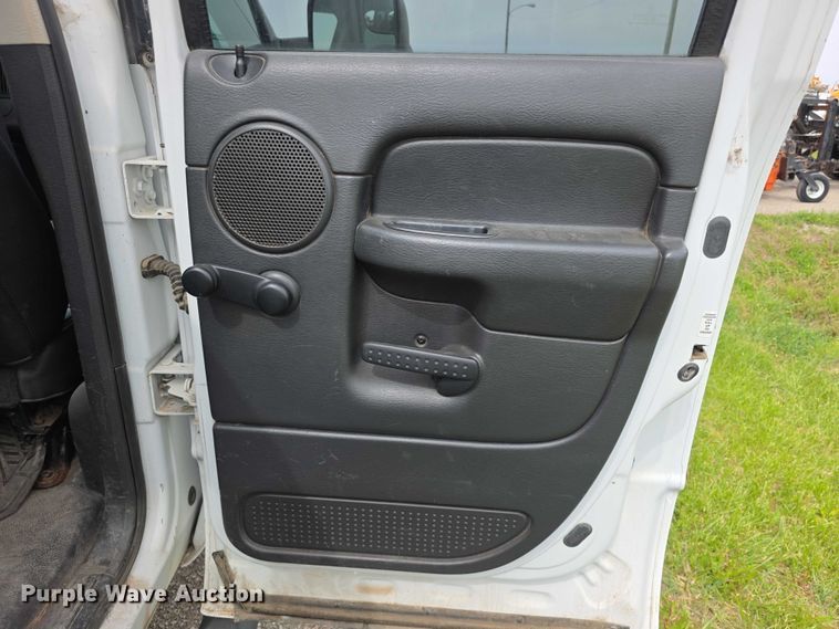 image for item FH6113 2005 Dodge Ram 3500 Ext. Cab pickup truck
