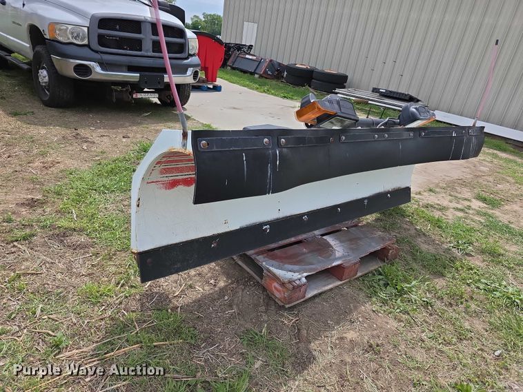 image for item FH6113 2005 Dodge Ram 3500 Ext. Cab pickup truck