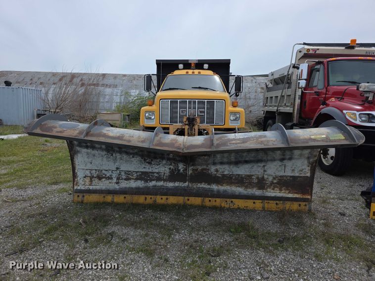 image for item FH6114 1996 GMC Topkick dump truck