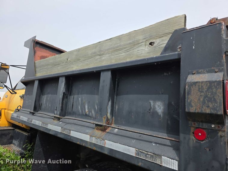 image for item FH6114 1996 GMC Topkick dump truck