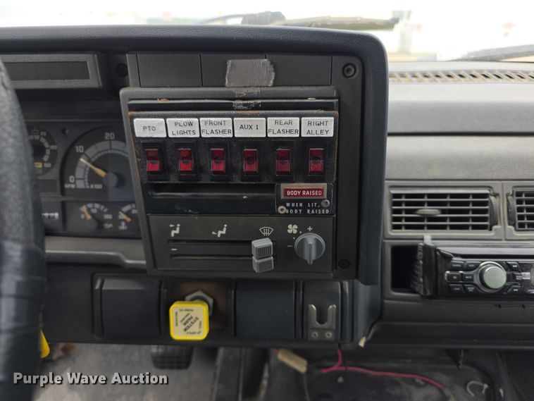 image for item FH6114 1996 GMC Topkick dump truck