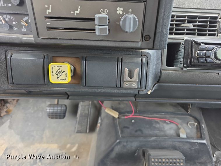 image for item FH6114 1996 GMC Topkick dump truck