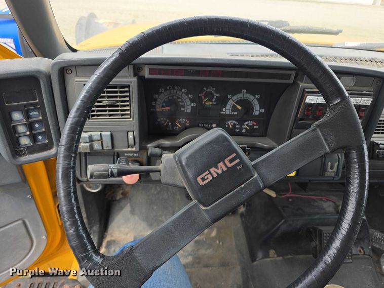 image for item FH6114 1996 GMC Topkick dump truck