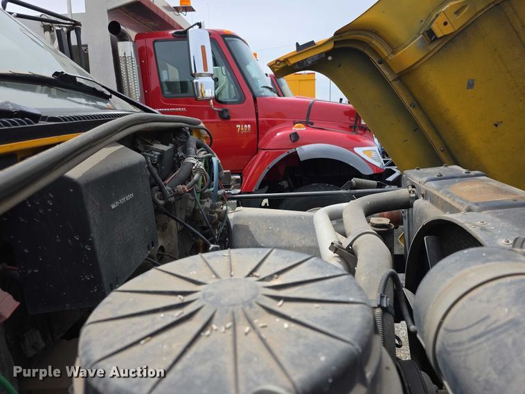 image for item FH6114 1996 GMC Topkick dump truck