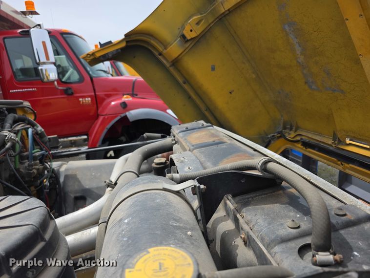 image for item FH6114 1996 GMC Topkick dump truck