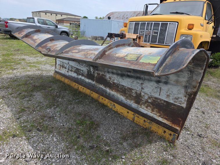 image for item FH6114 1996 GMC Topkick dump truck