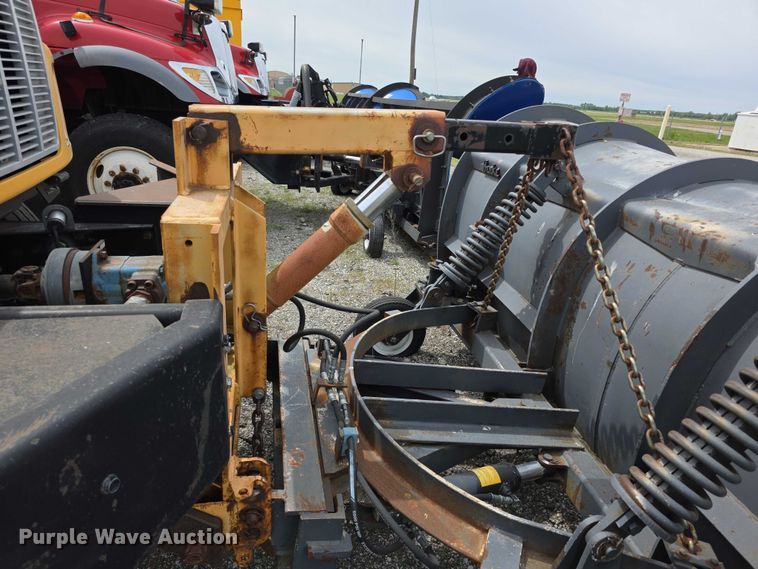 image for item FH6114 1996 GMC Topkick dump truck
