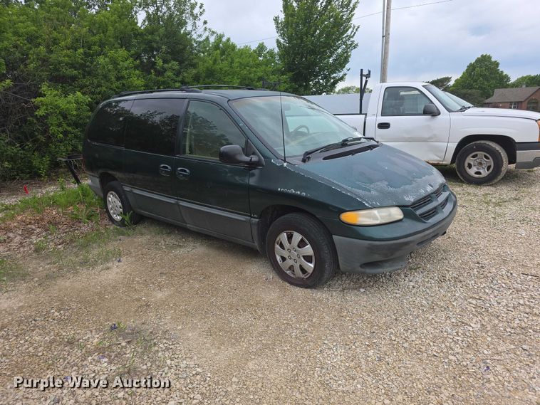 image for item FH6116 1996 Dodge Grand Caravan LE van