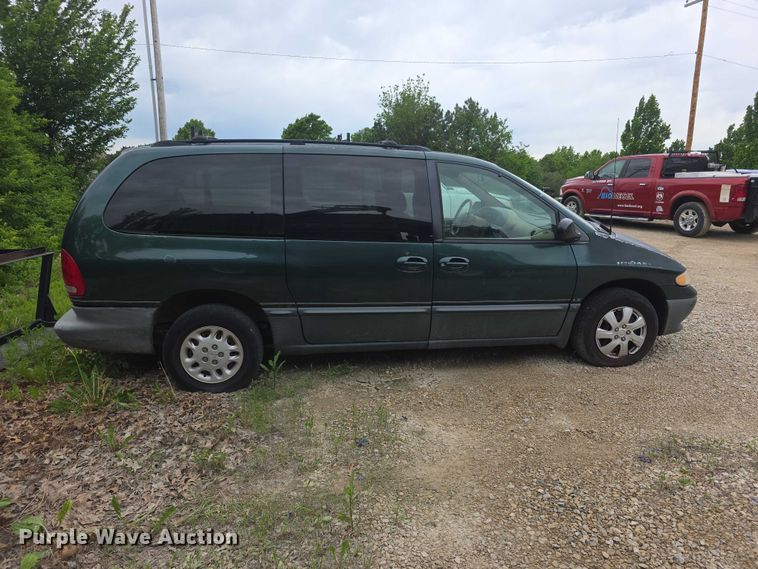 image for item FH6116 1996 Dodge Grand Caravan LE van