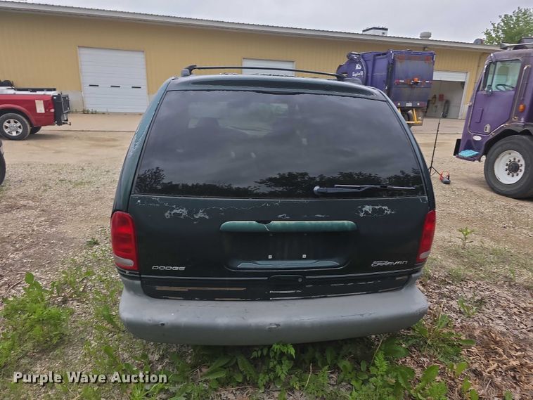image for item FH6116 1996 Dodge Grand Caravan LE van