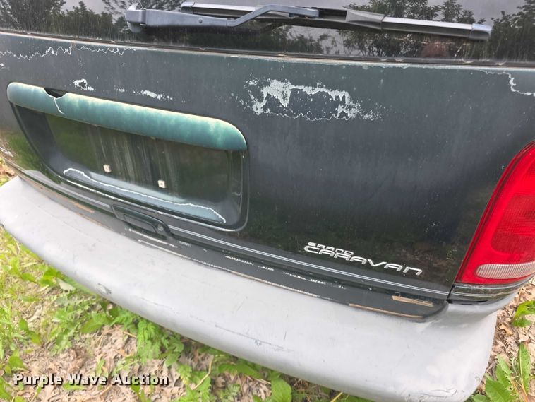 image for item FH6116 1996 Dodge Grand Caravan LE van