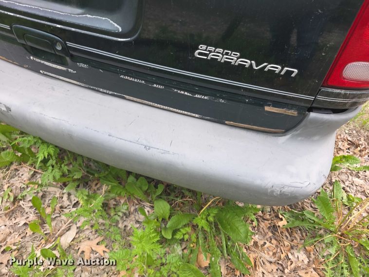 image for item FH6116 1996 Dodge Grand Caravan LE van