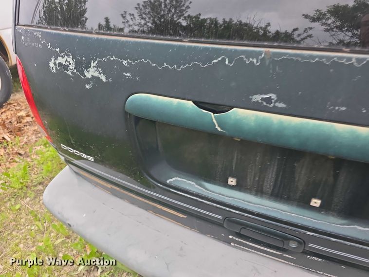 image for item FH6116 1996 Dodge Grand Caravan LE van