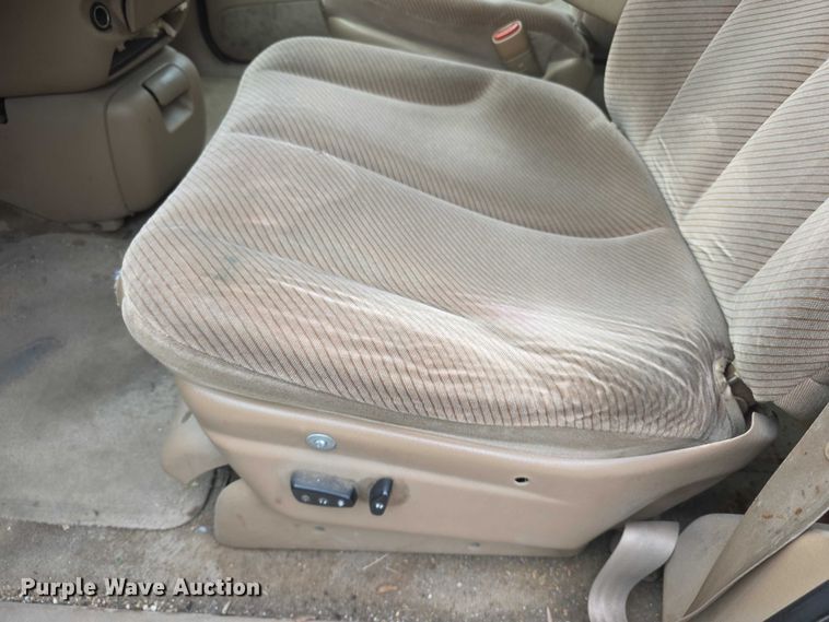 image for item FH6116 1996 Dodge Grand Caravan LE van