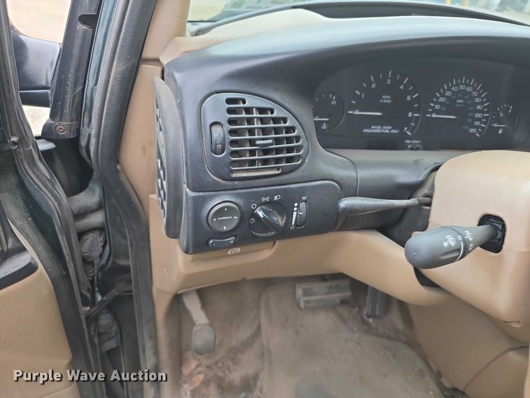 image for item FH6116 1996 Dodge Grand Caravan LE van