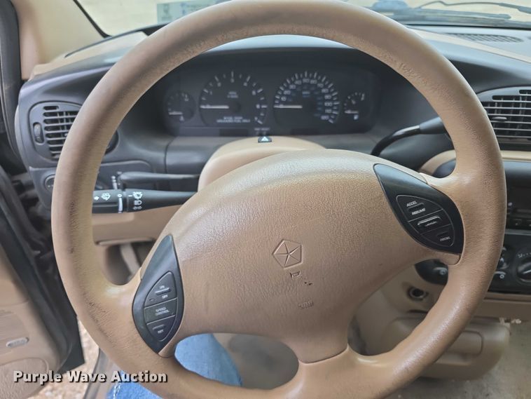 image for item FH6116 1996 Dodge Grand Caravan LE van