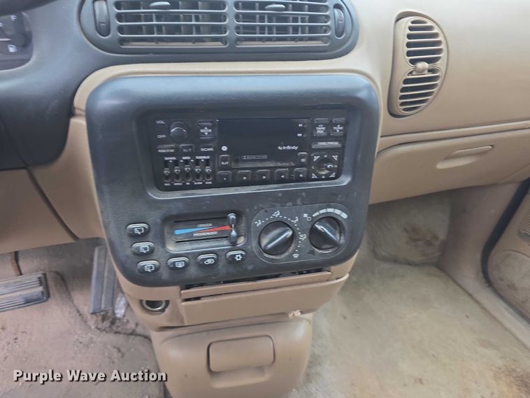 image for item FH6116 1996 Dodge Grand Caravan LE van