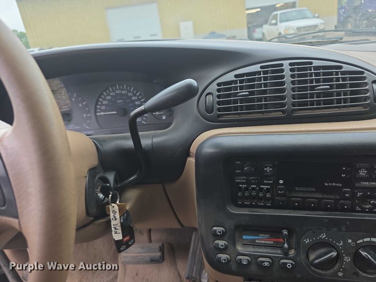 image for item FH6116 1996 Dodge Grand Caravan LE van