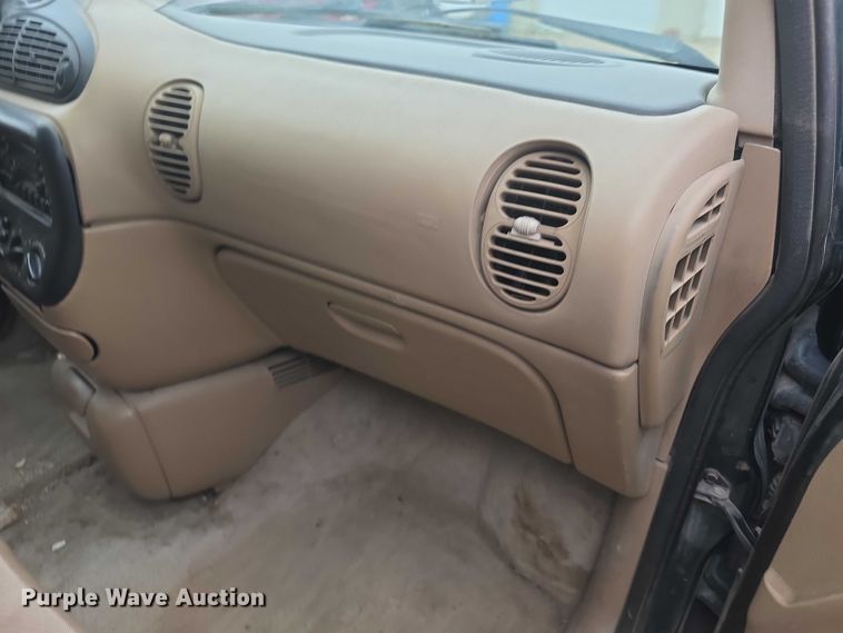 image for item FH6116 1996 Dodge Grand Caravan LE van